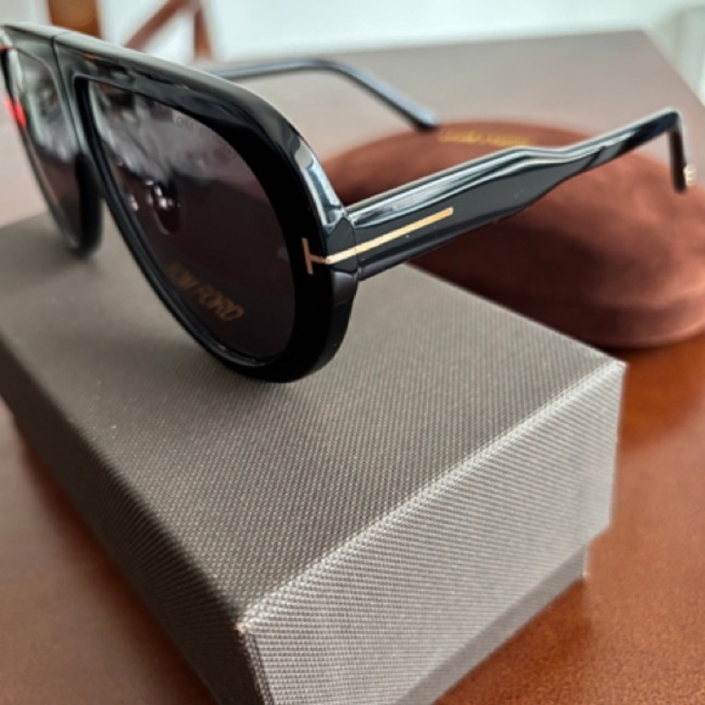 TOM FORD black sunglasses - Picture 9 of 10